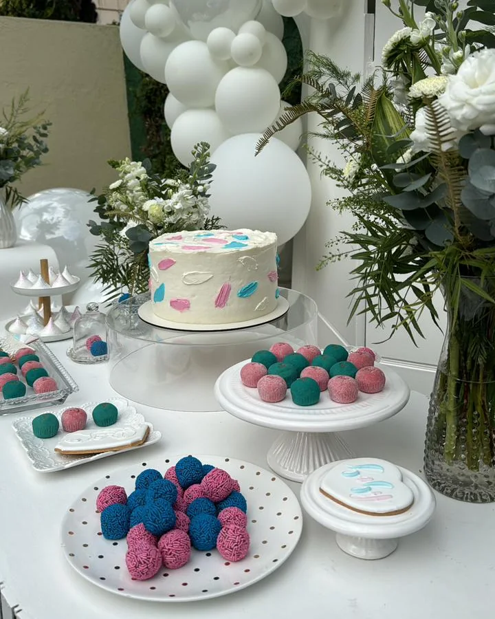 Chá de bebê e chá revelação com doces finos da Brada Doçaria Brasileira